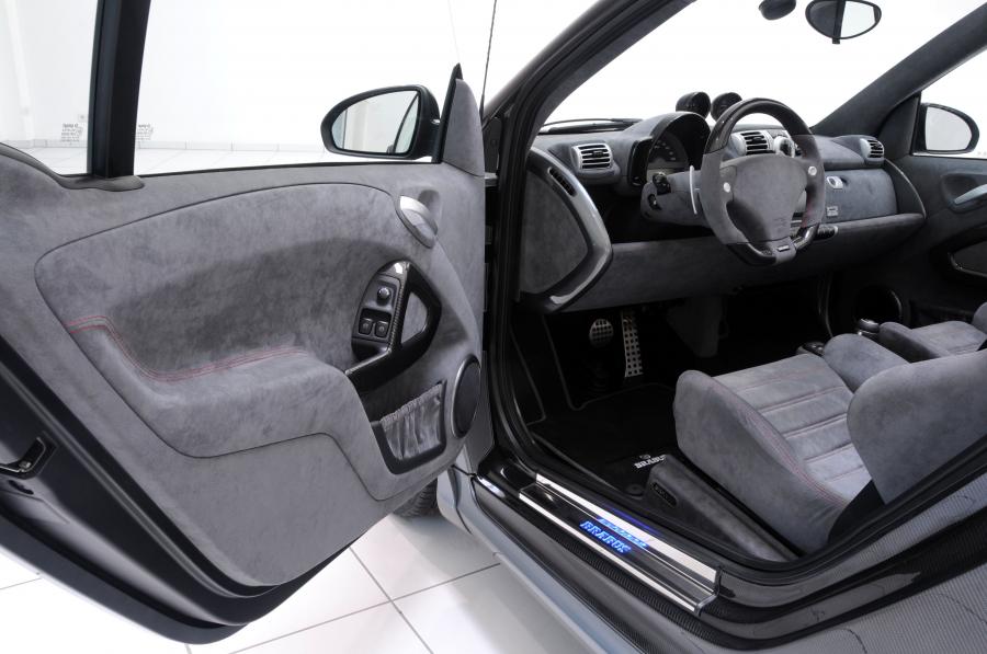 Интерьер Smart ForTwo Ultimate R Cabrio by Brabus 2009 года  (фото 9 из 12)